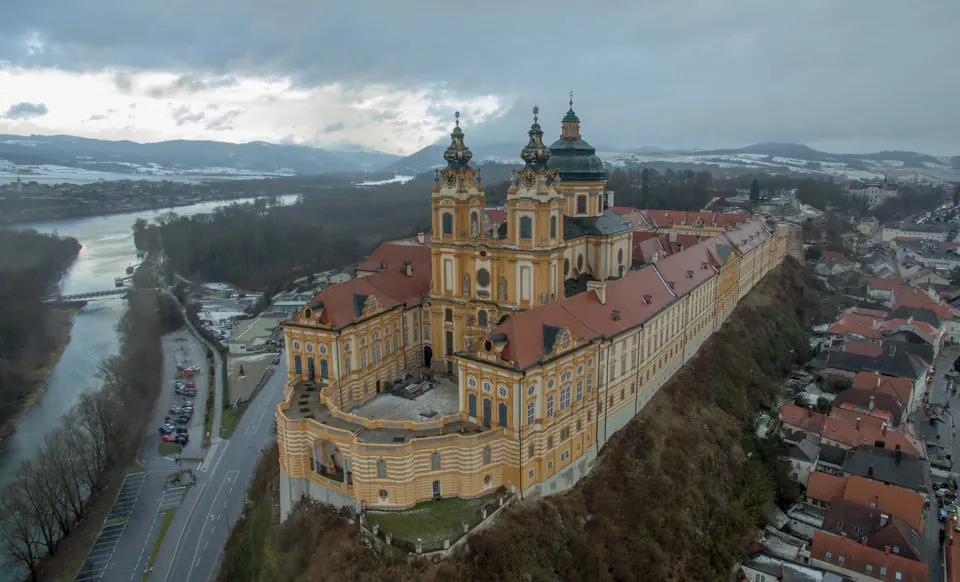 Barokní benediktinské opatství Melk nad Dunajem, první zastávka celodenního výletu z Brna
